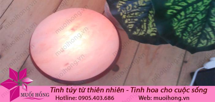 đèn đá muối massage chân rất tốt vào mùa lạnh den-da-muoi-massage-chan